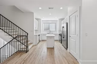 Photo #3: 21179007 Listing