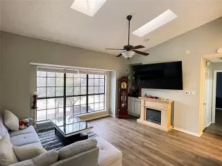 Photo #4: 21180214 Listing 