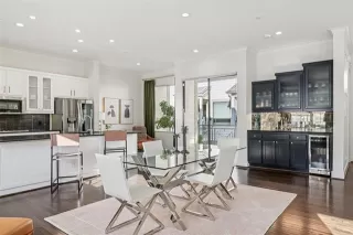 More Details about MLS # 21180396 : 3926 HOLLAND AVENUE #102