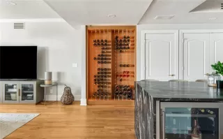 Photo #5: 21180401 Listing