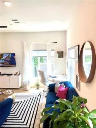 Photo #4: 21180551 Listing