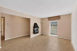 Photo #6: 21180561 Listing