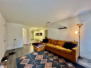 Photo #5: 21180721 Listing