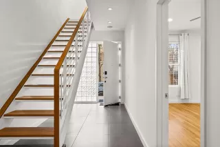 Photo #2: 21180732 Listing