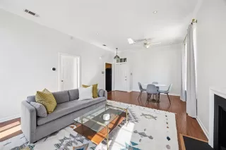 Photo #5: 21180745 Listing