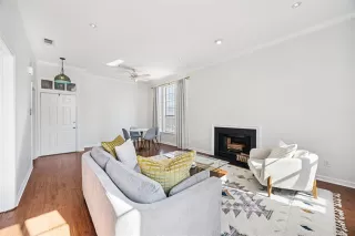 Photo #6: 21180745 Listing