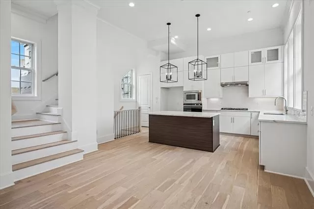 MLS: 21180794 Condo For Sale