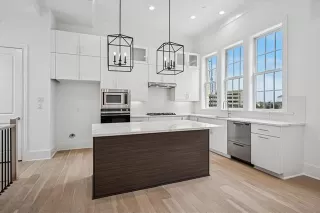 Photo #3: 21180794 Listing