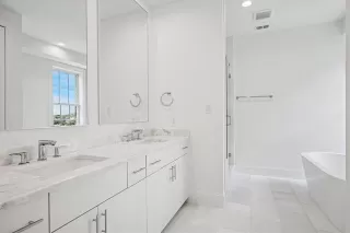 Photo #5: 21180794 Listing