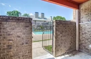 Photo #4: 21181438 Listing