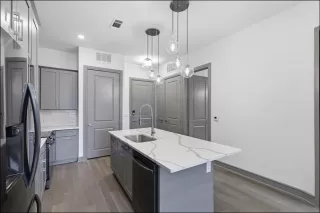 Photo #3: 21182068 Listing