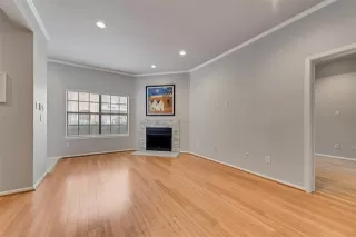 Photo #5: 21182078 Listing