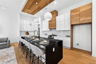 Photo #5: 21182110 Listing