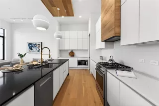 Photo #6: 21182110 Listing