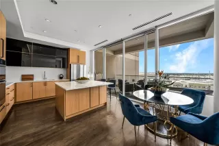 Photo #2: 21182300 Listing