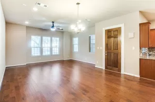 Photo #5: 21182649 Listing