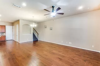 Photo #6: 21182649 Listing