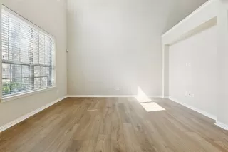 Photo #5: 21182809 Listing 