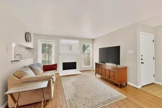 Photo #3: 21182843 Listing