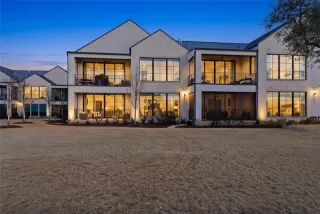 Photo #2: 21184069 Listing