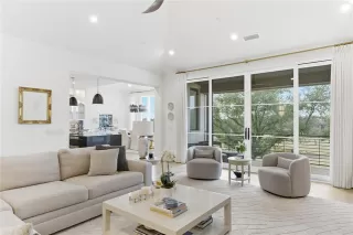 Photo #4: 21184069 Listing