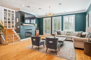 Photo #5: 21184368 Listing