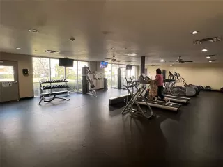 Photo #4: 21184408 Listing