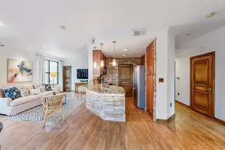 Photo #2: 21184471 Listing 