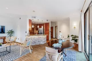 Photo #4: 21184471 Listing 