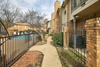 Photo #2: 21184676 Listing