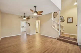 Photo #4: 21184676 Listing