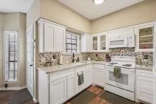 Photo #6: 21184676 Listing