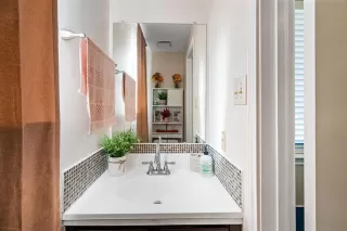 Photo #6: 21184907 Listing