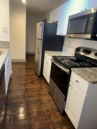 Photo #4: 21185602 Listing