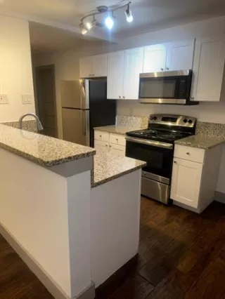 Photo #5: 21185602 Listing