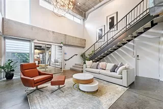 Photo #6: 21185609 Listing