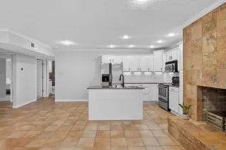 Photo #2: 21185716 Listing