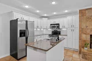 Photo #4: 21185716 Listing