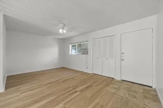 Photo #4: 21186463 Listing