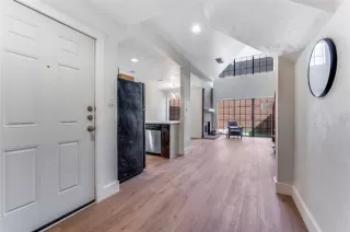 Photo #2: 21186558 Listing