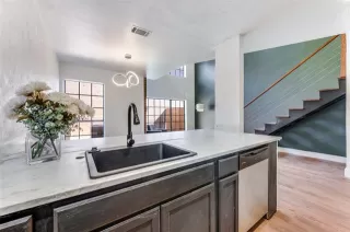 Photo #6: 21186558 Listing