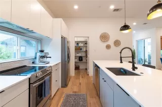 Photo #5: 21186607 Listing