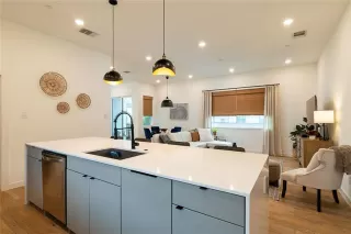 Photo #6: 21186607 Listing