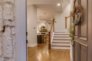 Photo #2: 21187623 Listing