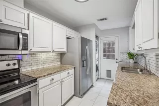 Photo #3: 21188551 Listing