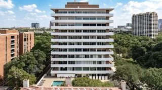More Details about MLS # 21188585 : 3601 TURTLE CREEK BOULEVARD #301
