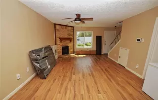 Photo #4: 21188609 Listing