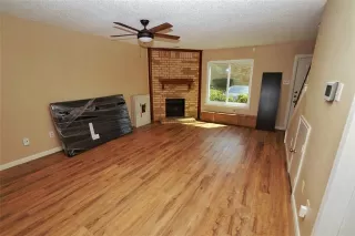Photo #5: 21188609 Listing
