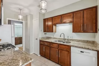 Photo #5: 21188911 Listing 