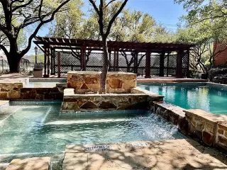 Photo #2: 21189277 Listing 